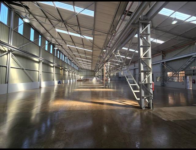 3,442M² WAREHOUSE TO LET IN DENVER